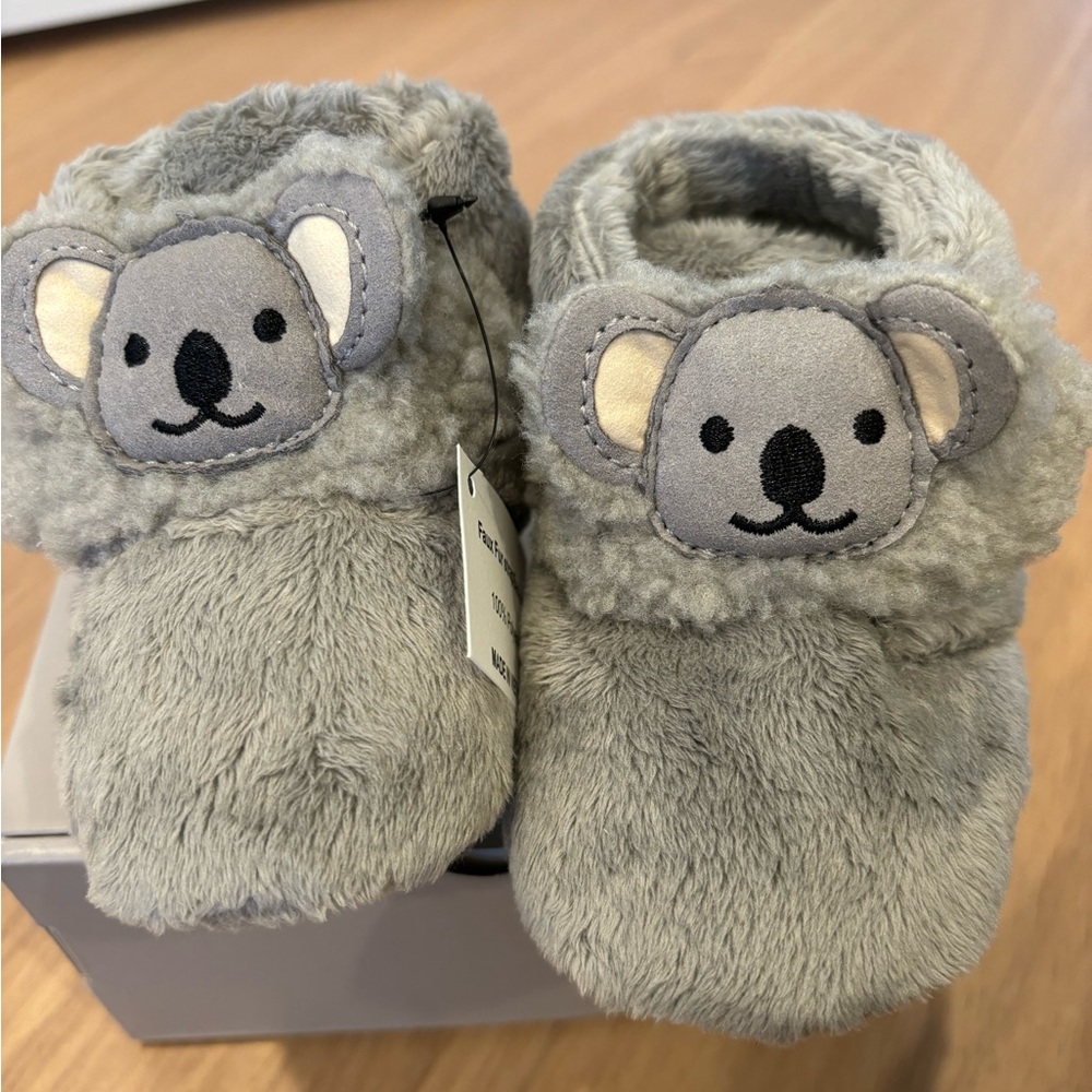 UGG Slippers Bixbee Koala Stuffie in Gray. Infant Size 04/05